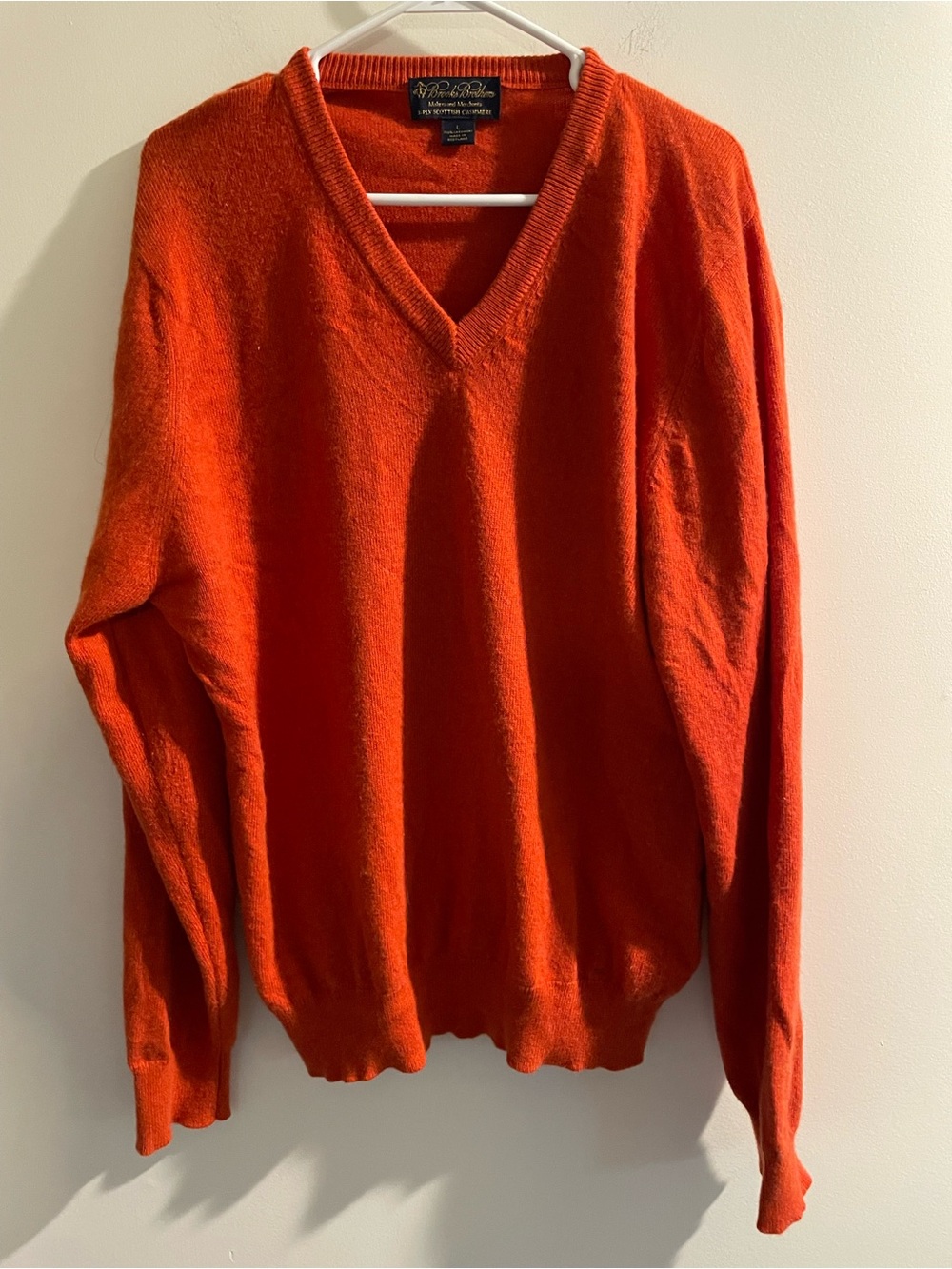 Brooks Brothers 100% Scottish Casmere v-neck sweater L